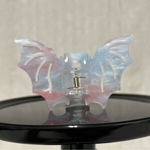 Plastic Bat Wing Claw Clip, Pastels